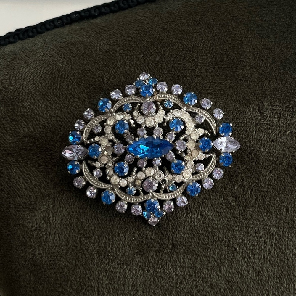 Vintage Made In Austria Blue Purple Rhinestone Hollow Brooch Pin Collectible